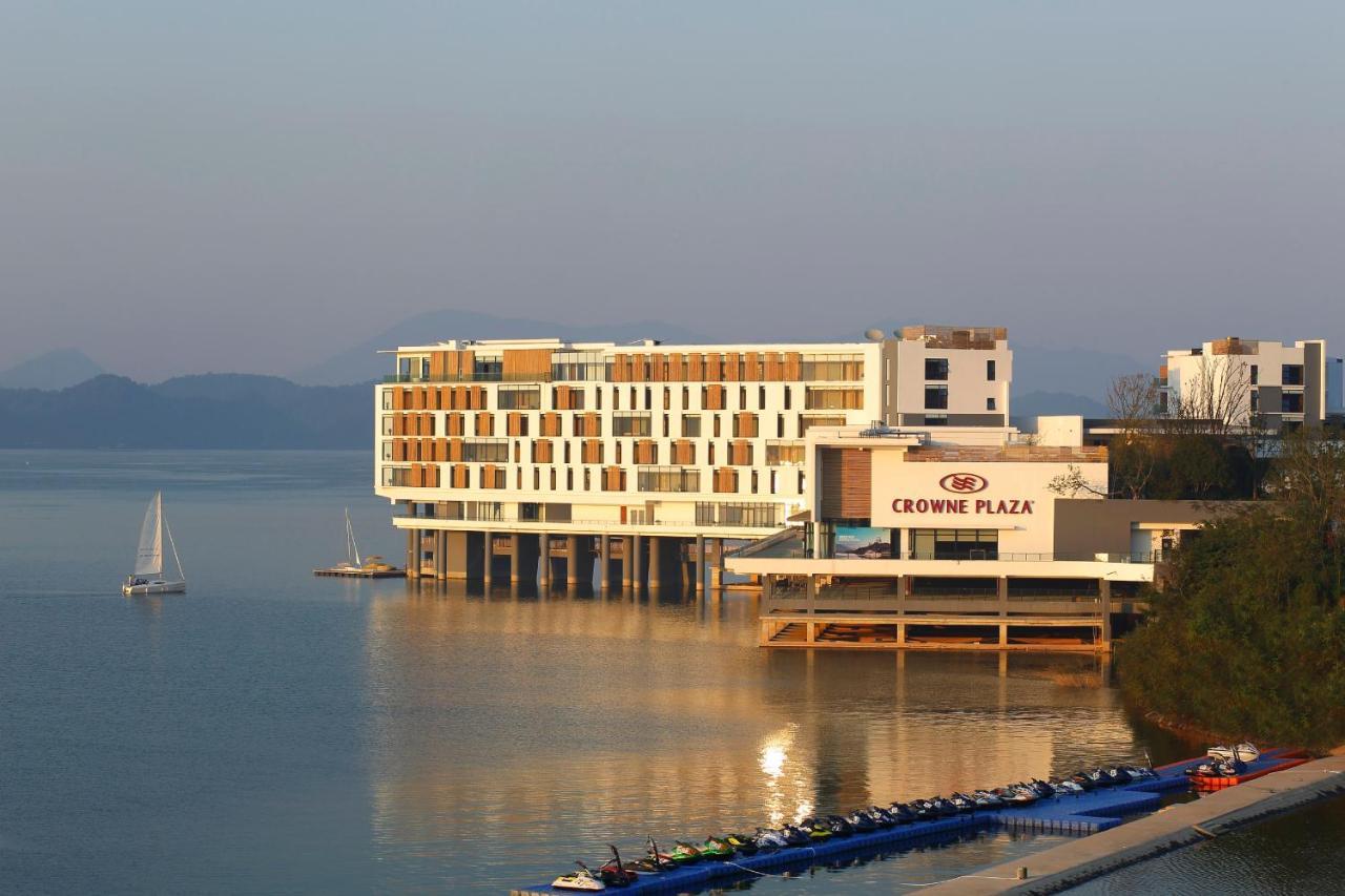 Crowne Plaza Huangshan Taiping Lake, An Ihg Hotel Exteriör bild