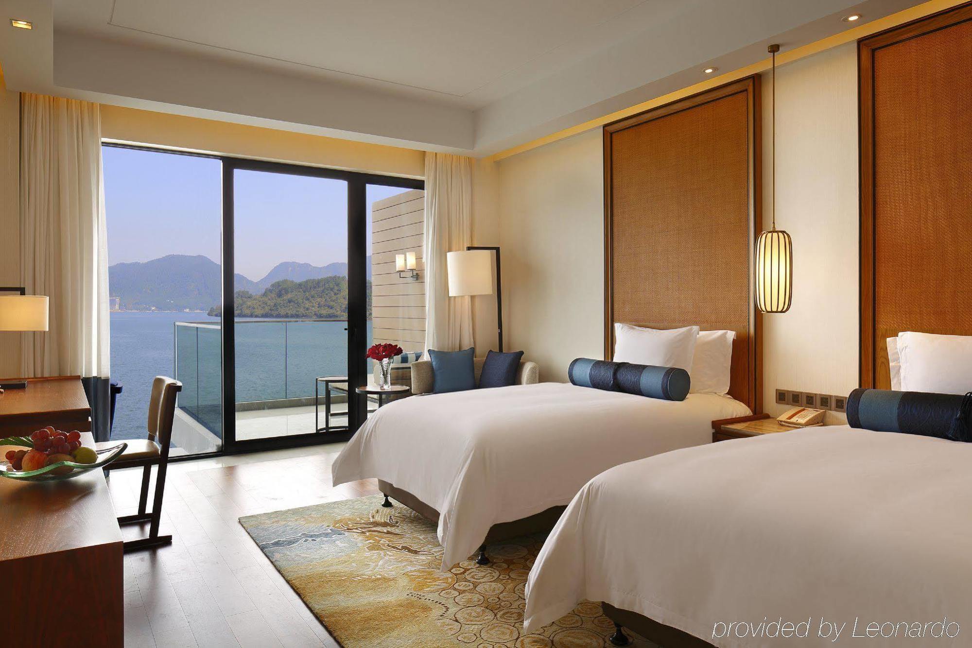 Crowne Plaza Huangshan Taiping Lake, An Ihg Hotel Exteriör bild