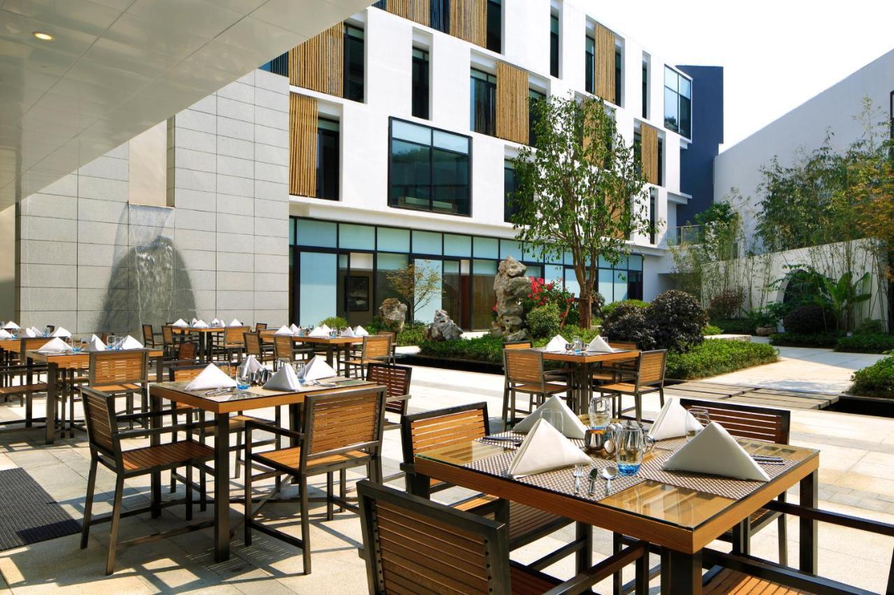 Crowne Plaza Huangshan Taiping Lake, An Ihg Hotel Exteriör bild
